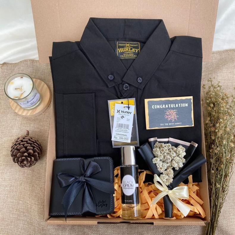 

Viral Hampers Kemeja Cowok Kekinian Kado Ulang Tahun Special / Kado Ulang Tahun Cowok / Gift Box Cowok / Kado Wisuda Graduation / Kado Pernikahan Lebaran Ur37