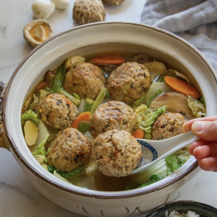 

Bakso Lohua Sayuran Jamur Bihun Halal