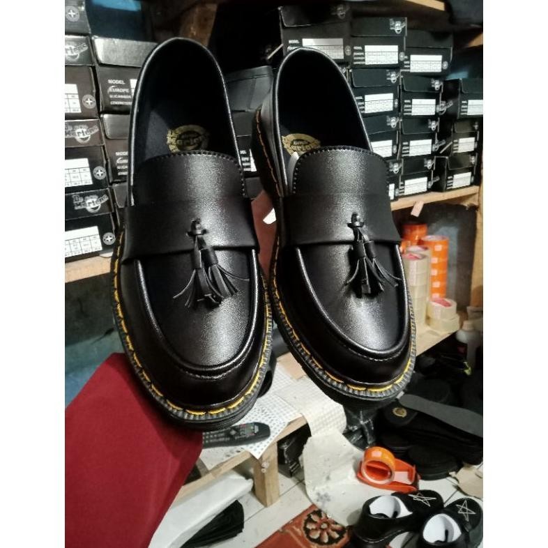 TERMURAH FREEBOX SEPATU PRIA DOCMART,DR MARTIN, LOAFERS BLACK SMOOTH FREE BOX//SEPATU PRIA DR.MARTIN