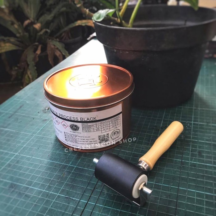 

Tinta Dan Roller Seni Grafis Cukil Kayu Wood Cut Linocut Lino -Anza Wahda