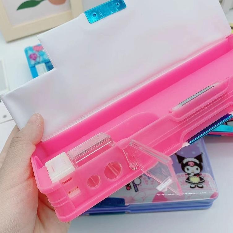 

{NEW} PEACHs - S5984 Kotak Pensil Sanrio / Kotak Pensil Magnet 2 Sekat / Kotak Pensil Anak Dilengkapi Rautan / Kotak Pensil Karakter Lucu TERLARIS