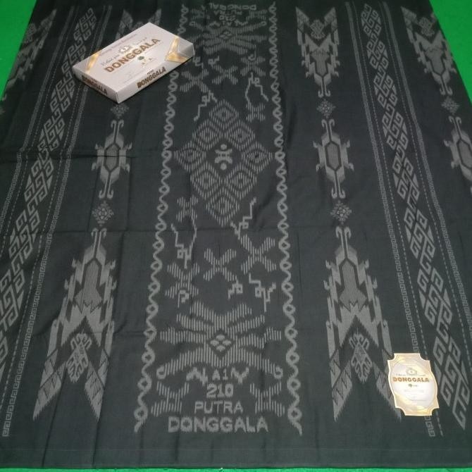 Sarung Donggala Hitam Batik Seragam