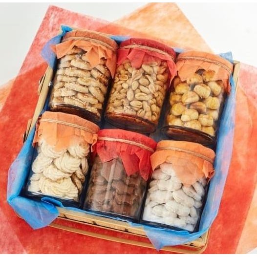 

Hampers Lebaran Cemilantantechi Isi 4 | Dekor Cantik Dan Kartu Ucapan