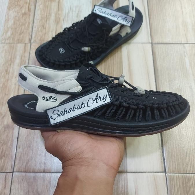 Sepatu Sandal Keen Uneek Black Plaza Taupe