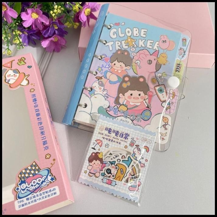 

HOT DEAL BUKU BINDER A6 LUCU FULL COLOUR DUNDUN DAILY SERIES FREE 20 LBR STIKER !!!!!