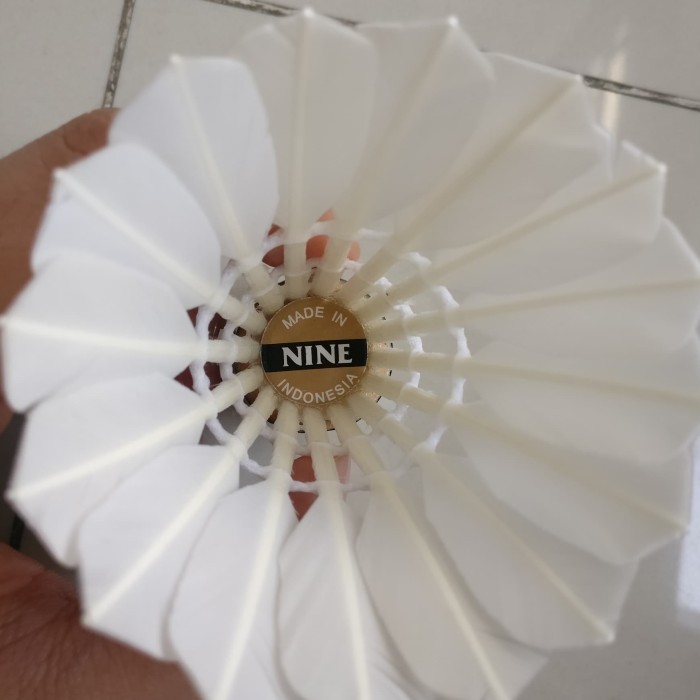 Kok Nine Bulutangkis/ Badminton Shuttlecocks Nine Hitam
