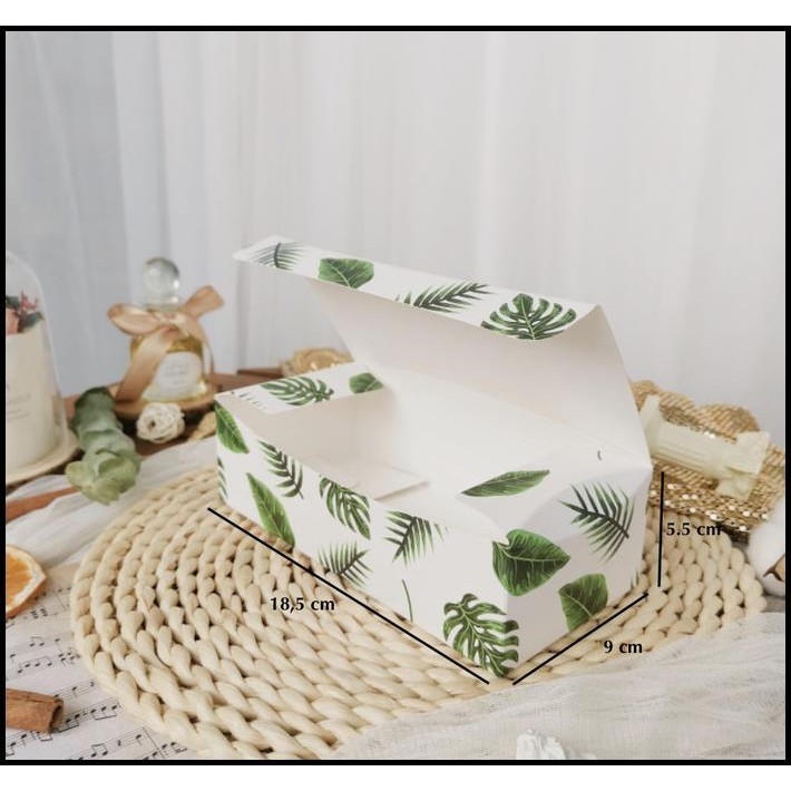 

BEST DEAL KOTAK DAUN , KOTAK BAJU KOTAK SOUVENIR BOX SOUVENIR SERBAGUNA !!!!