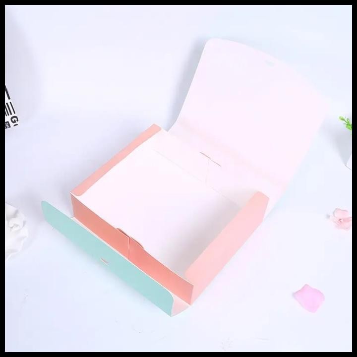 

TERBARU M KOTAK KADO, GIFT BOX SET, KOTAK KUE KERING, KOTAK HADIAH KARTON !!!!!!!