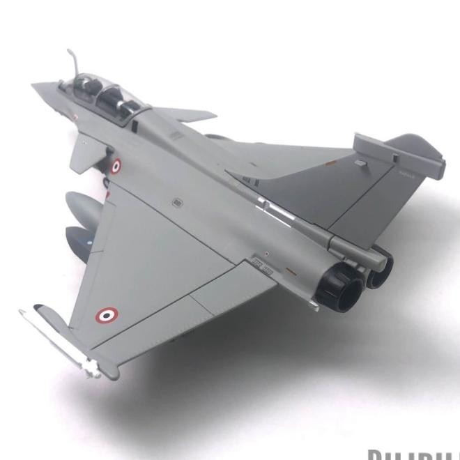 Miniatur Diecast Pesawat Tempur Dassault Rafale Skala 1 / 72 Bahan