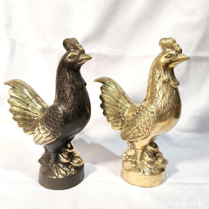 patung ayam emas kuningan