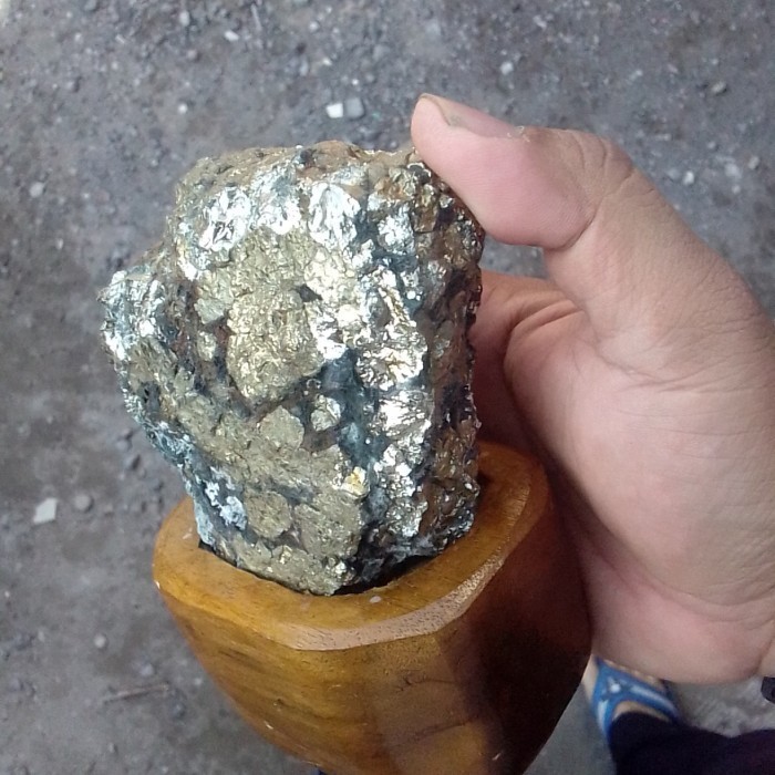 Terbaru koleksi pajangan batu badar emas papua