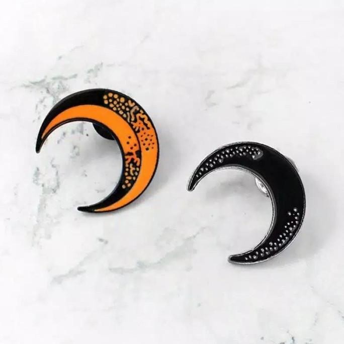 

Enamel Pin brooch starry sky moon hitam orange