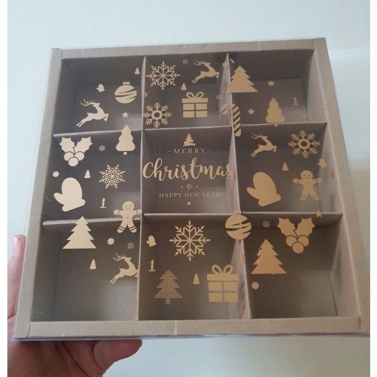 

5 pcs dus box eggtart mika motif natal coklat sekat 9 size 7.3 cm