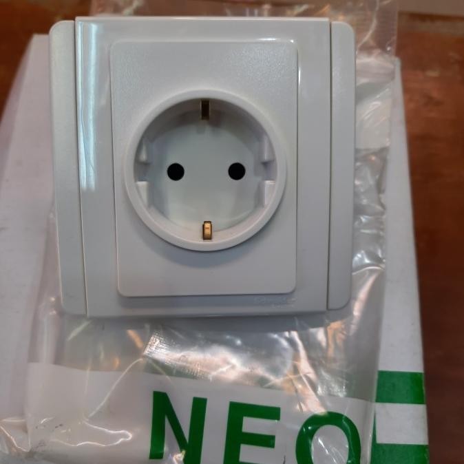 Stop Kontak Neo Schneider Putih