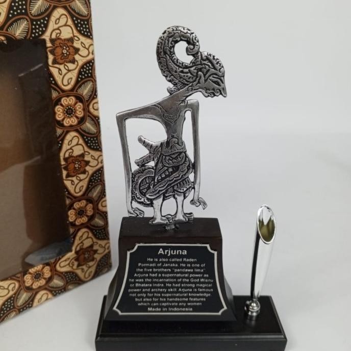

Plakat souvenir tempat pulpen wayang /tempat alat tulis/12x4x20cm