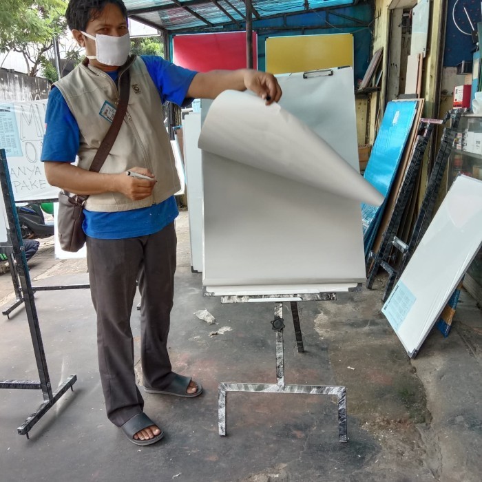 

flip chart magnetik 60x90 mudah dihapus komplit kertas,penghapus.