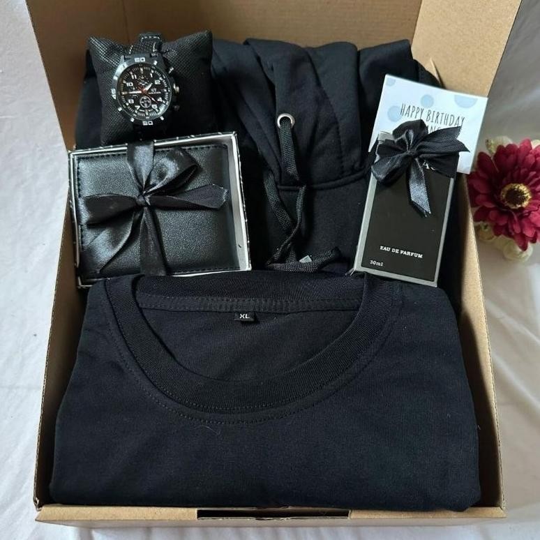 

Giftbox/Hampers/Kado Cowok Black Edition Terlaris