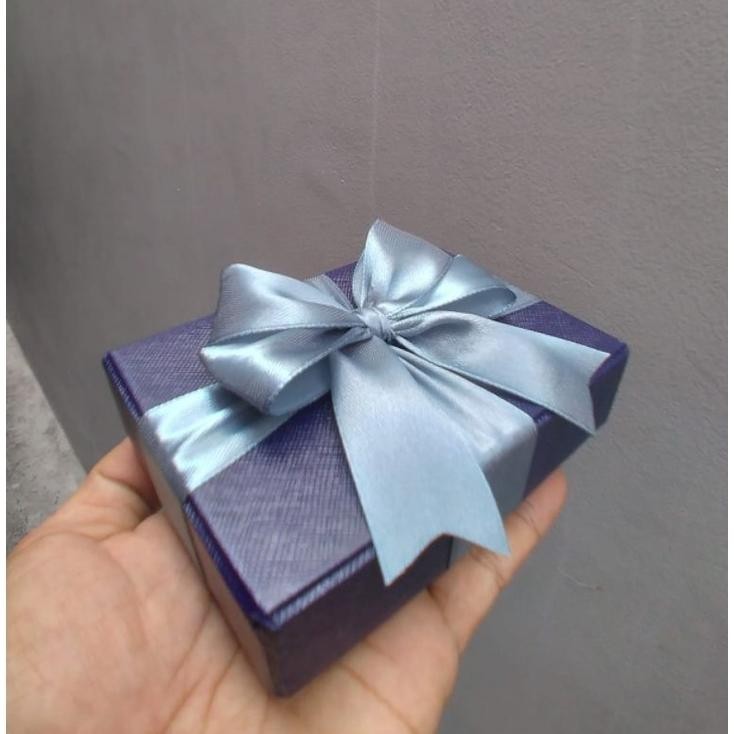 

Kotak Kado 10X7X3 Cm Premium Exclusive B Promo 7.7