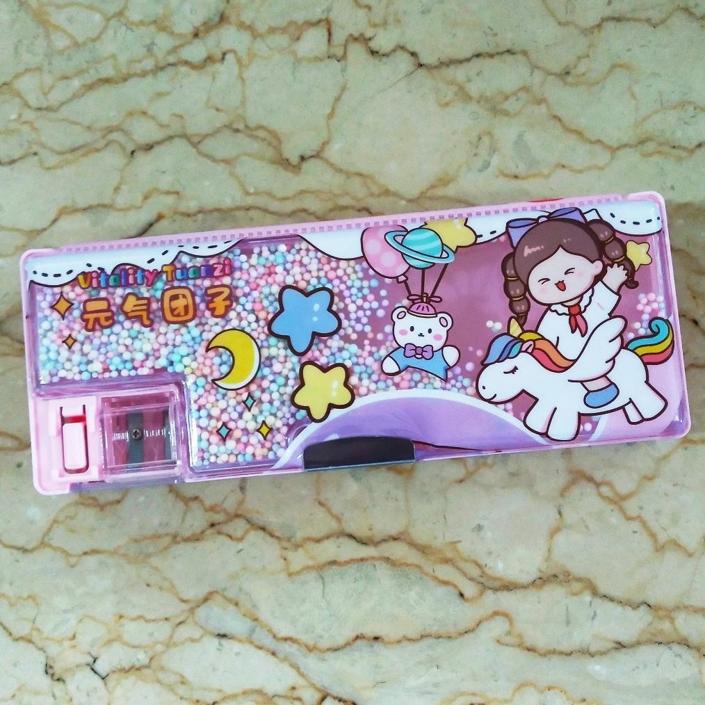 

IK69 Kotak Pensil Magnet 2 Sisi + Rautan Pensil XPM-539-17 Girl / Tempat Pensil / Pencil Case / Boks Pensil / Box Pen / Tepak Pensil Viral
