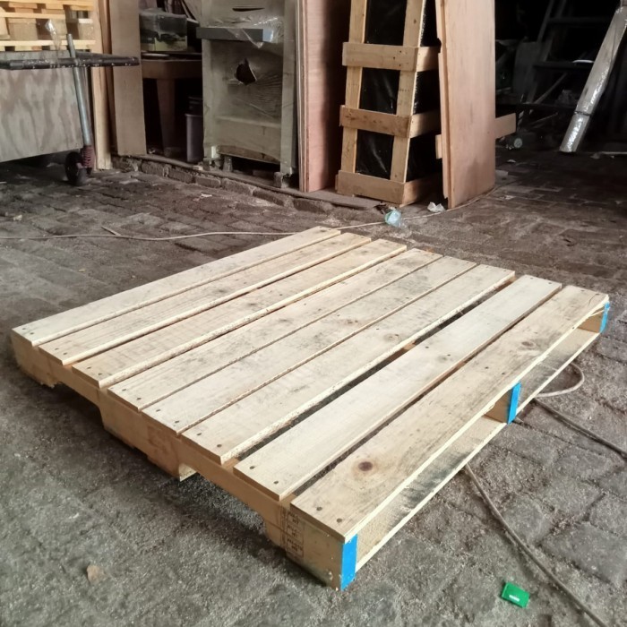 

PALET KAYU SERBAGUNA 116 X 104 X 12