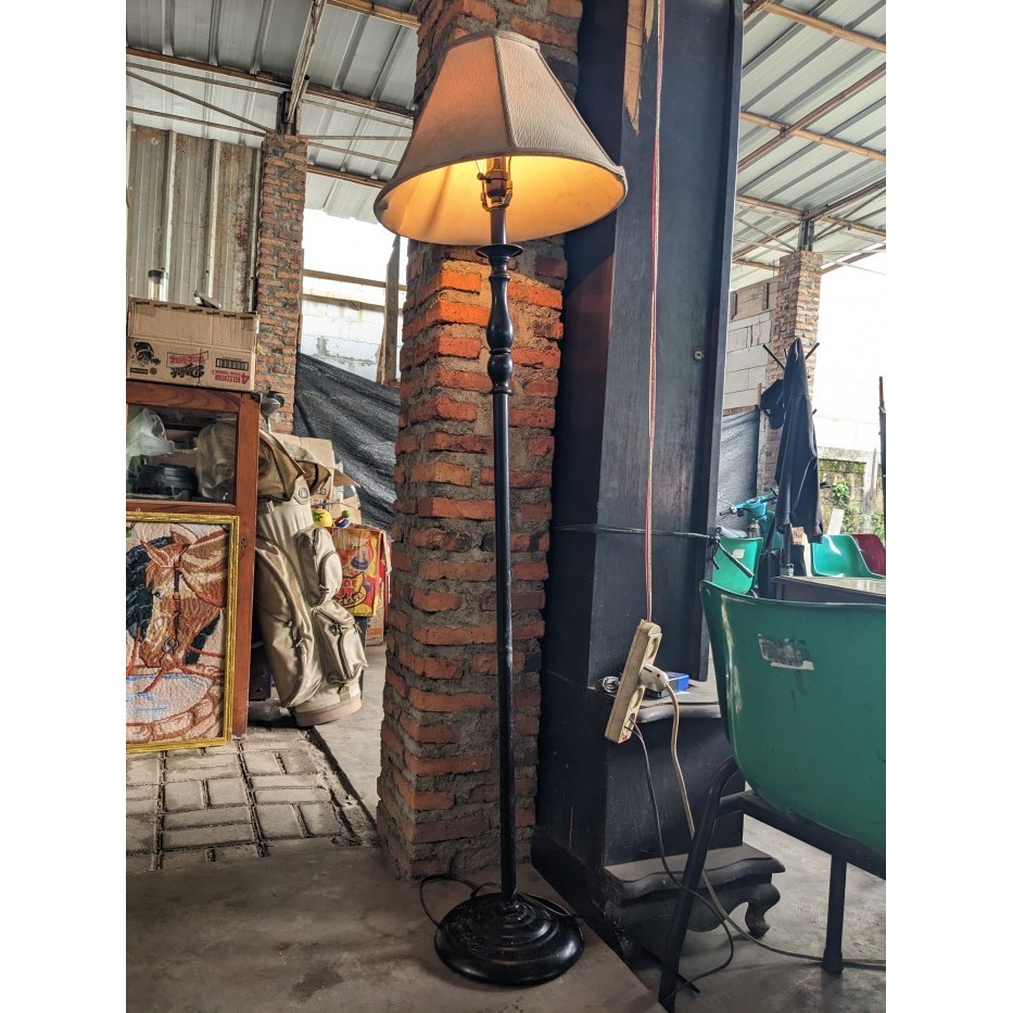 Standing Lamp/Lampu Standing Lampu
