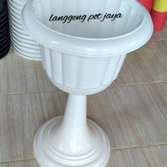 Pot Tanaman Plastik Tulip Kaki Piala Tinggi Ukuran 39Cm