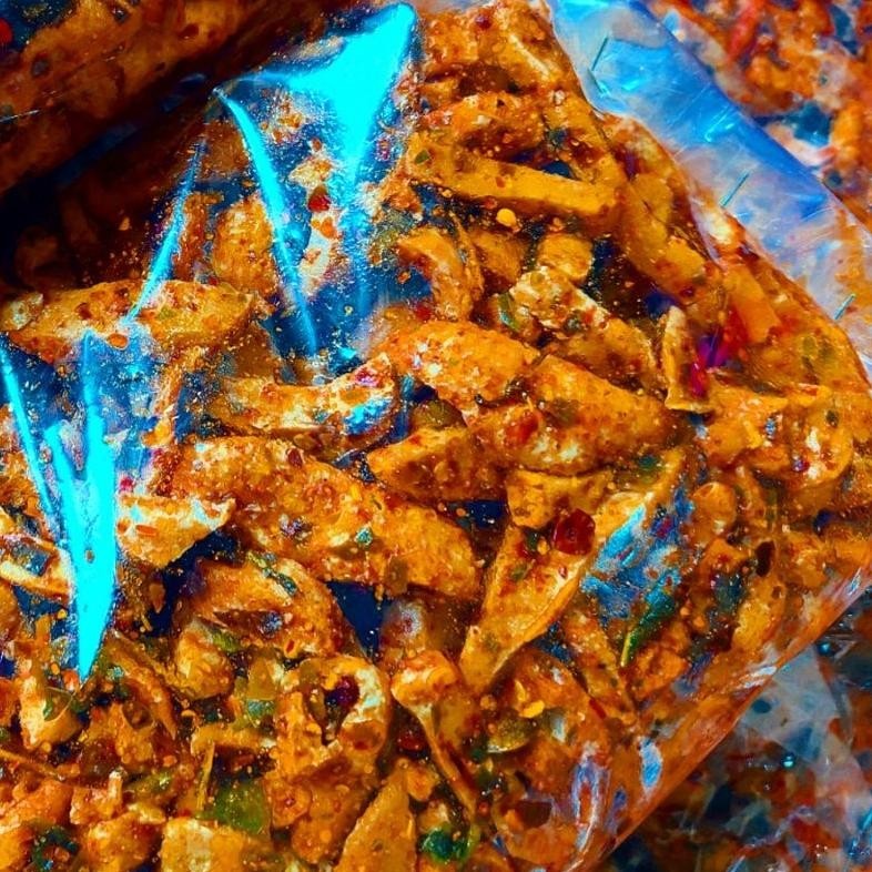 

th-23 Basreng 1kg Pedas Daun Jeruk Renyah Gurih Bumbu Melimpah Viral