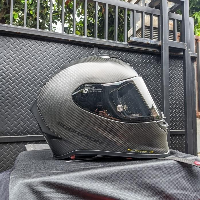 SCORPION EXO R1 CARBON