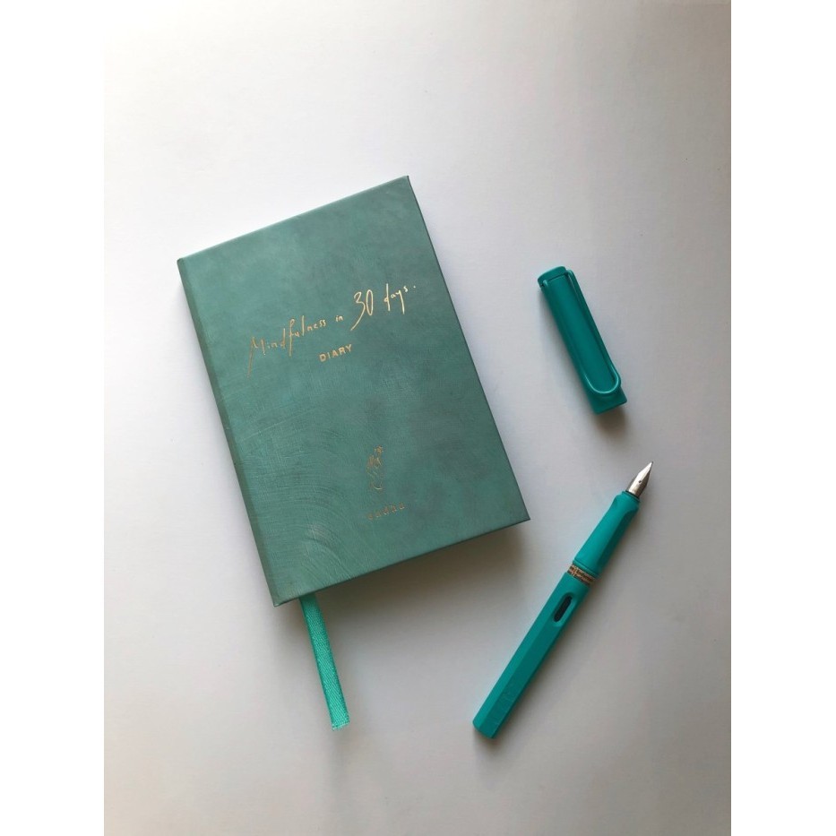 

Bundle - Mindfulness in 30 days Diary & Lamy Safari Fountain Pen