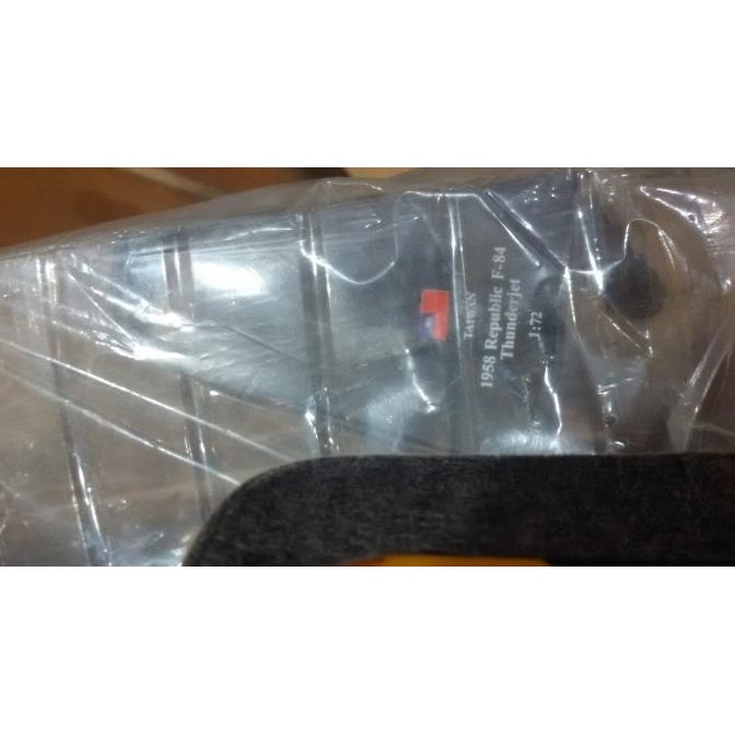 Diecast Miniatur Pesawat Amercom F-84 Tunderjet