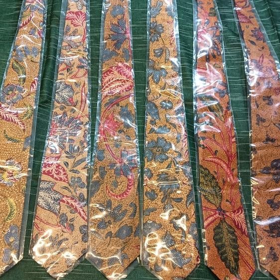 Dasi Pria Batik Tulis Lawasan