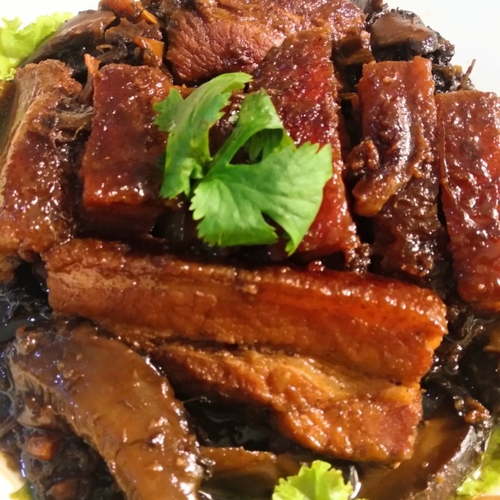

Babi hong Hakka - Braised Pork Belly Lauk siap saji