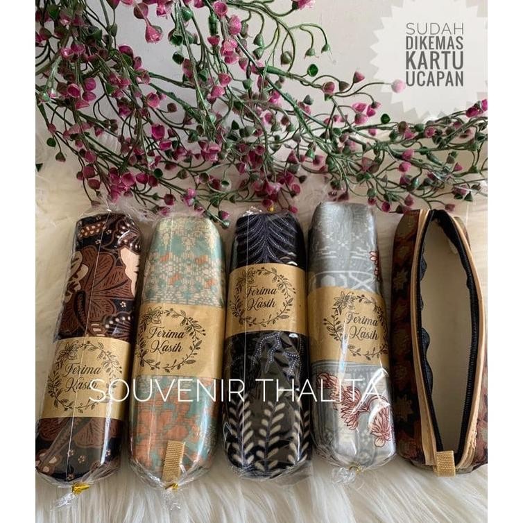 

Premium Souvenir Pernikahan 50 Pcs Tempat Pensil Atau Pulpen Motif Batik Kemas Plastik Viral