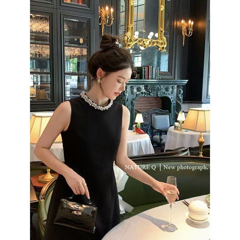 Gaun Mewah Rok Hitam Tanpa Lengan Elegan Mutiara