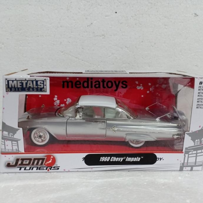 diecast jada 1:24 chevy impala 1960. silver