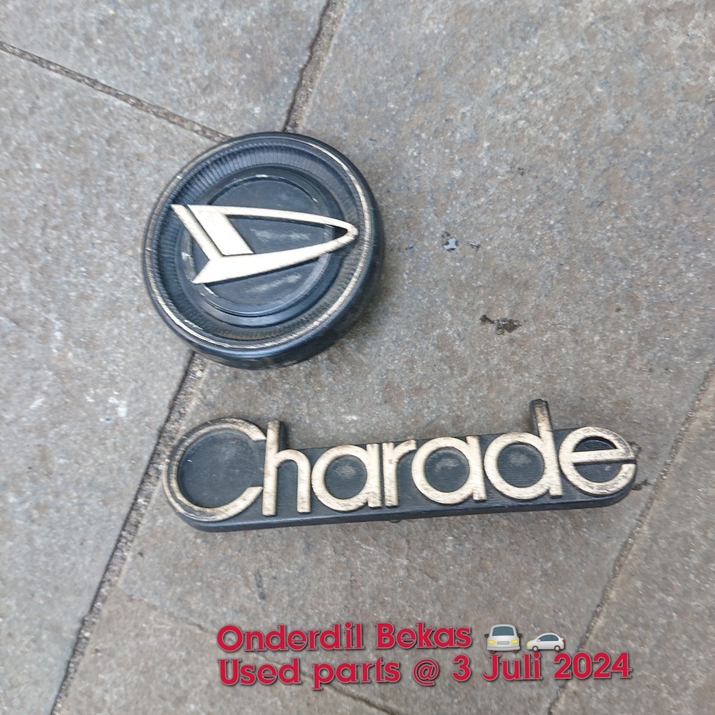 emblem grill  Daihatsu Charade G10 tahun 1980