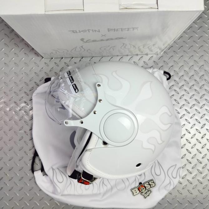 Helm Vespa X Justin Bber