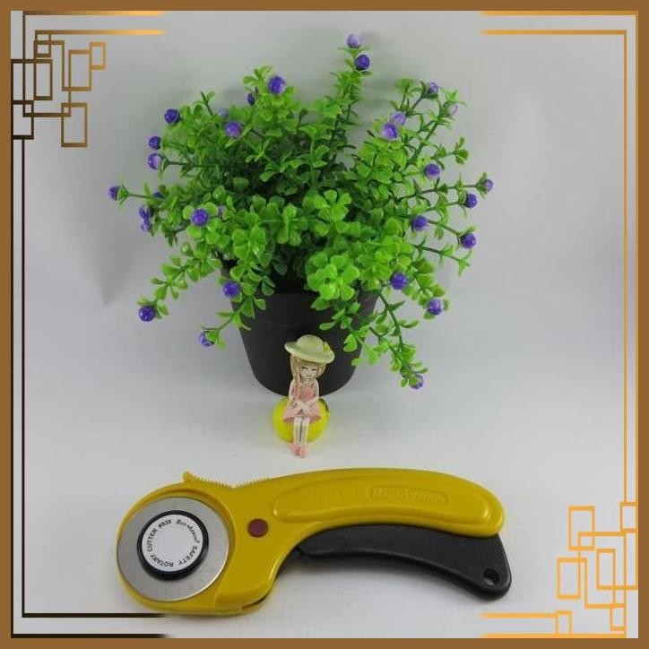 

[SGW] ROTARY CUTTER 45MM RED ARROW YH 930 / YH-930 / YH930 ALAT POTONG BAHAN