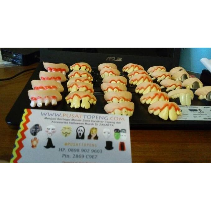 `````````] PERLENGKAPAN HALLOWEEN GIGI PALSU TONGGOS kARET