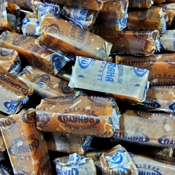

Dodol Garut 1Kg / Dodol Dodol Wijen 1Kg / Dodol / Dodol Kiloan