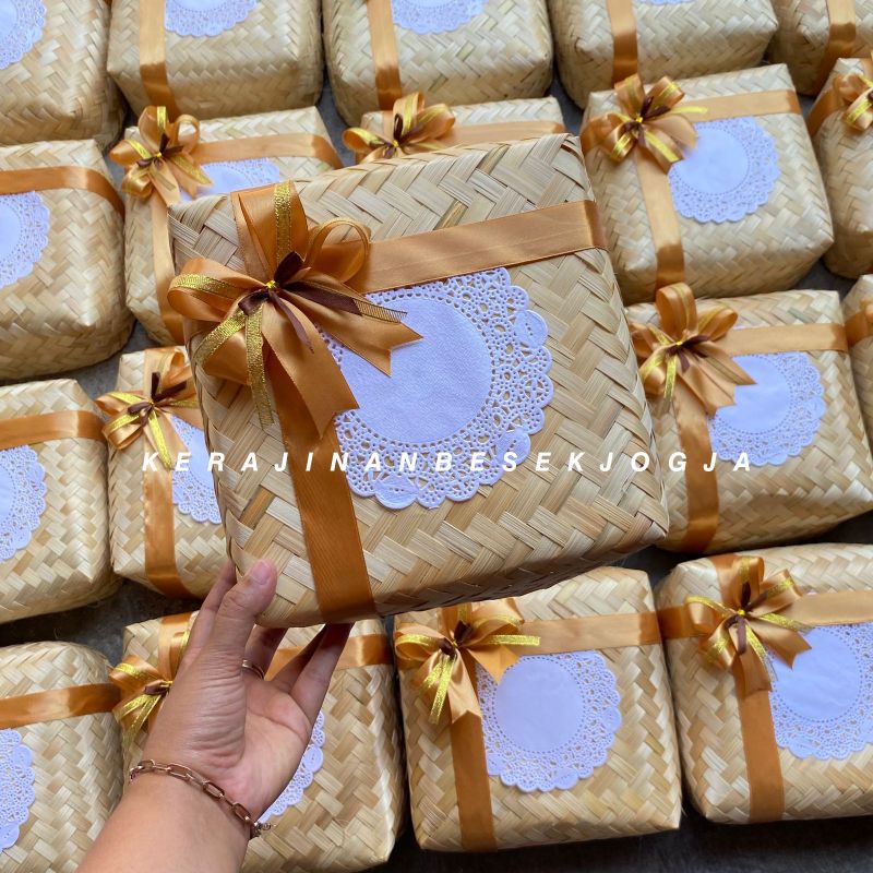 SEPASANG BESEK 22X22X8 CM NATURAL PITA besek nasi besek pita nasi besek anyaman bambu besek