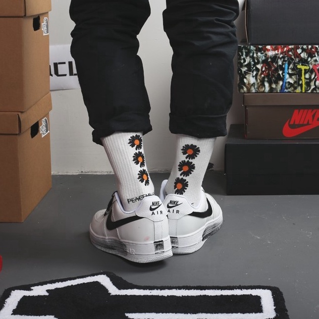 ☍ G-Dragon Little Daisy Kaus Kaki Pertengahan Betis Kaus Kaki Panjang GD Gaya Yang Sama Trendi Kaus 