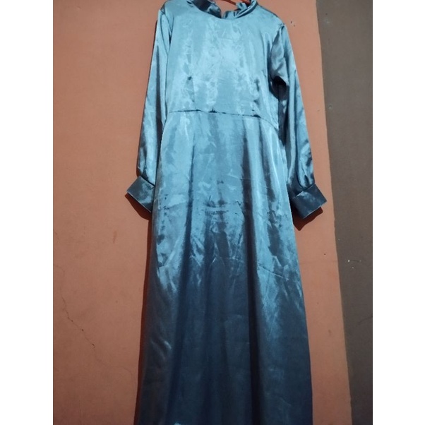 Preloved dress satin