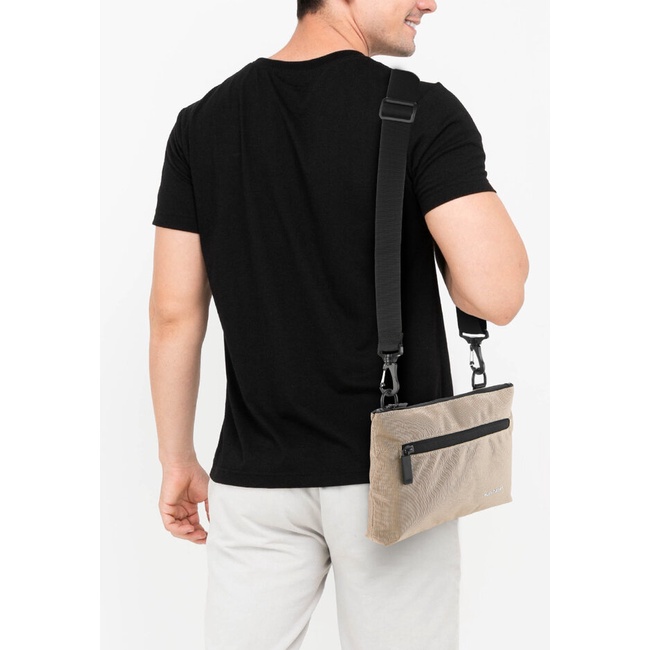 Tas Selempang Hush Puppies Original Pria Sandang Sling bag detail logo untuk easygoing look Kantor O