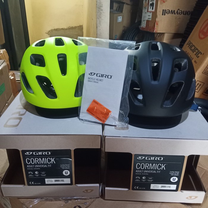 HELM SEPEDA GIRO CORMICK