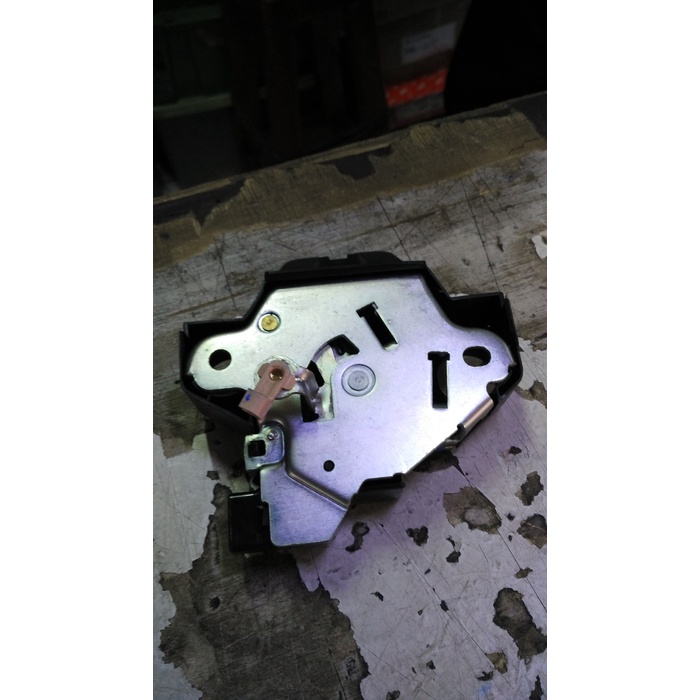 Doorlock Bagasi Vios 2007-2012 Kode 135