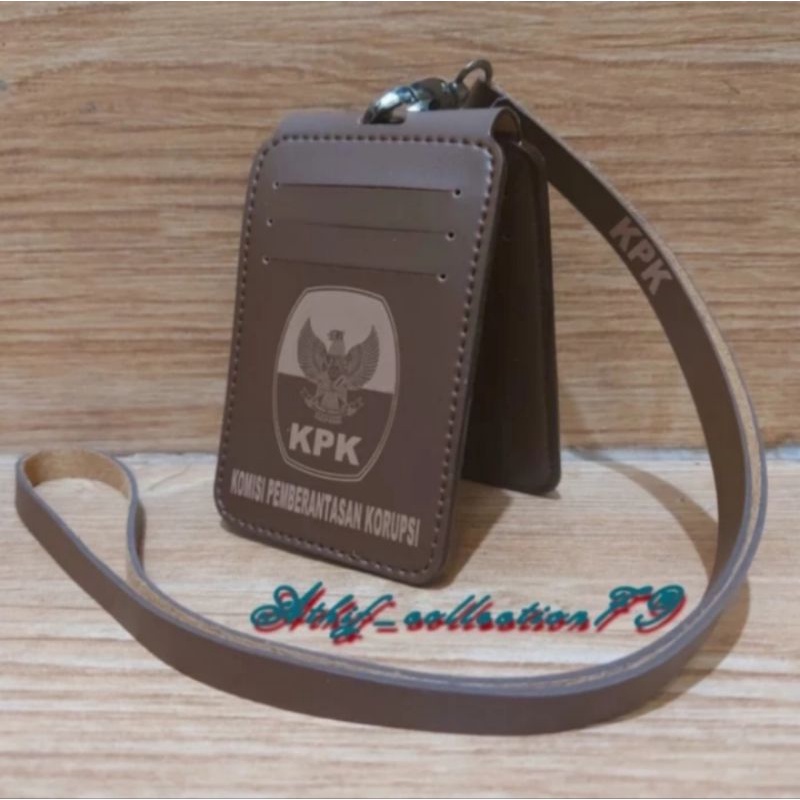 

HOLDER KALUNG ID CARD LOGO KPK MODEL LIPAT COKLAT BEST QUALITY PREMIUM