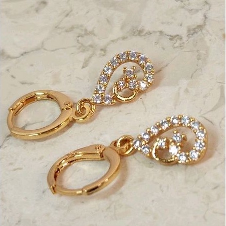 Anting klip emas teardrop