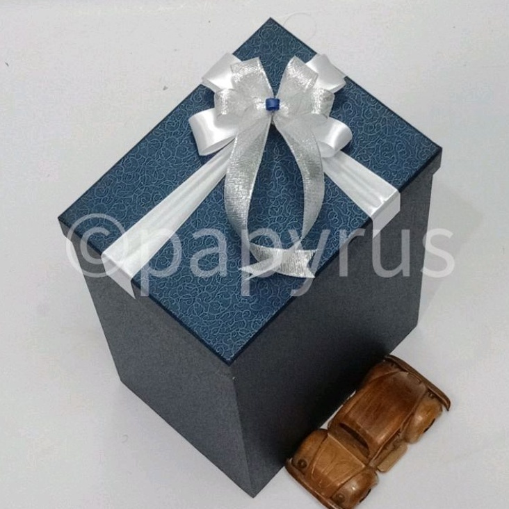 

PAPYRUS 15x20 Tinggi 30cm Kotak Kado Gift Box Hadiah V3