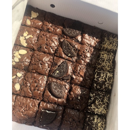 

Saleb0B5n FUDGY BROWNIES (BROWNIES PANGGANG 20x20cm ISI 25PCS)